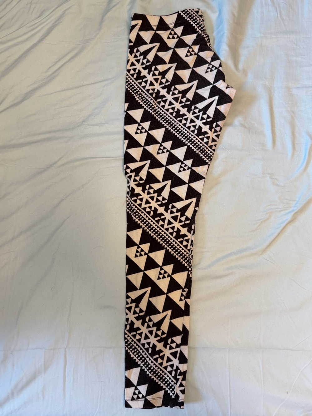 Charlotte Russe Black and White Aztec Print Leggings
